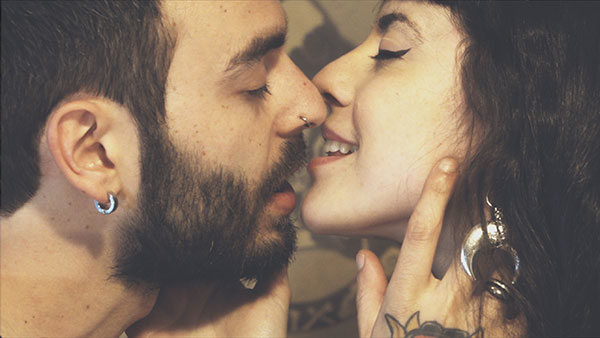KISSES_239-(0-01-15-04)
